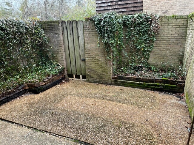 Photo - 910 Pinehurst Pl