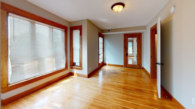 Photo - Duplex Near UMN Unidad #2