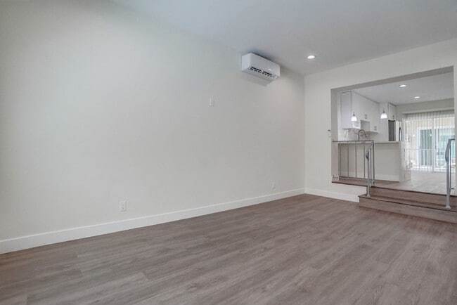 Photo - 441 W Queen St Unidad 04