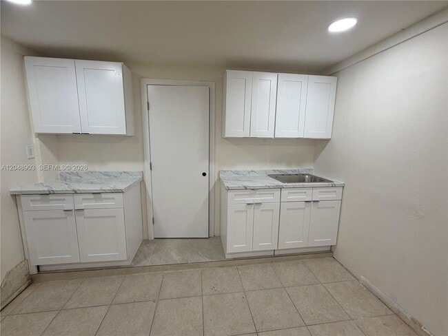 Photo - 725 SW 1st Ave Unit 1