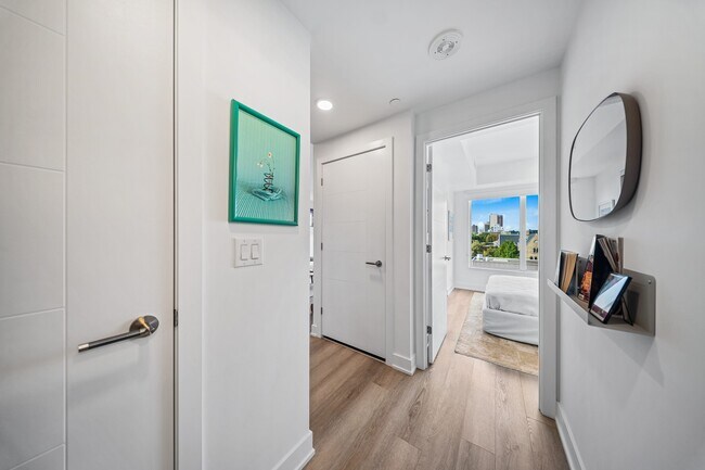 Photo - 484 Spadina Ave.