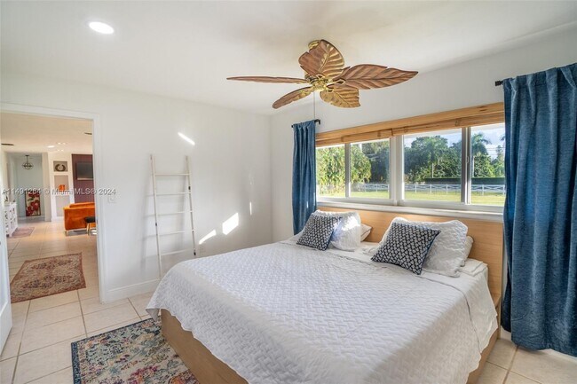 Photo - 14301 Stirling Rd