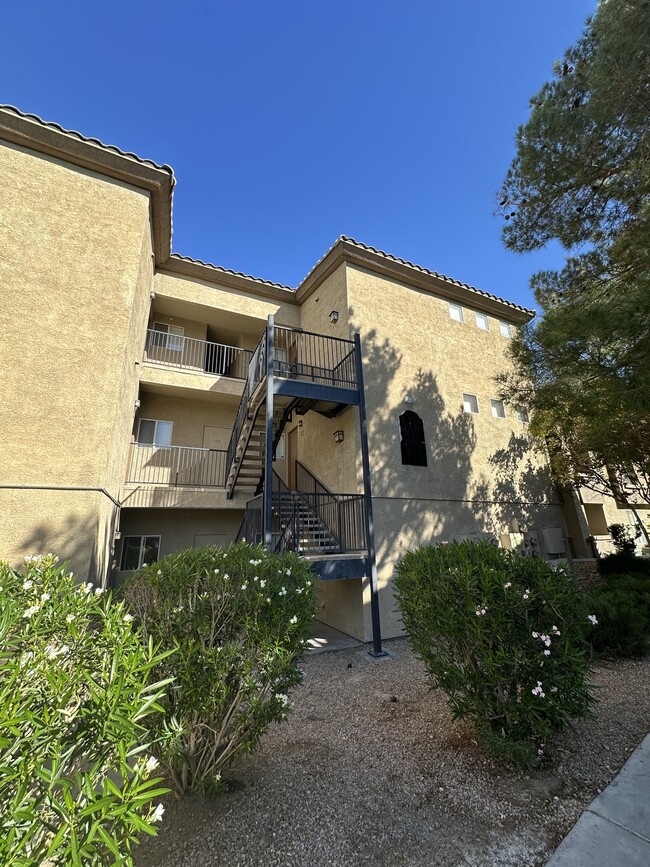 Building Photo - 4400 S Jones Blvd