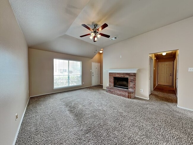 Photo - 2025 Hollow Creek Dr