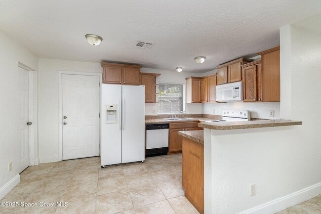 Photo - 589 Clarke St