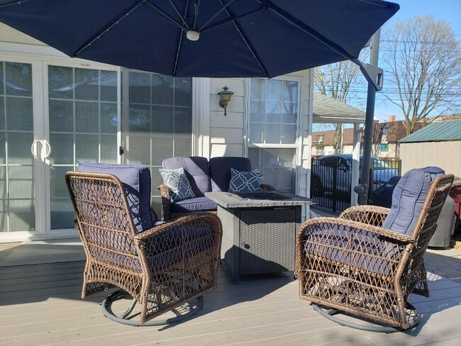 Photo - 32 W Circular St