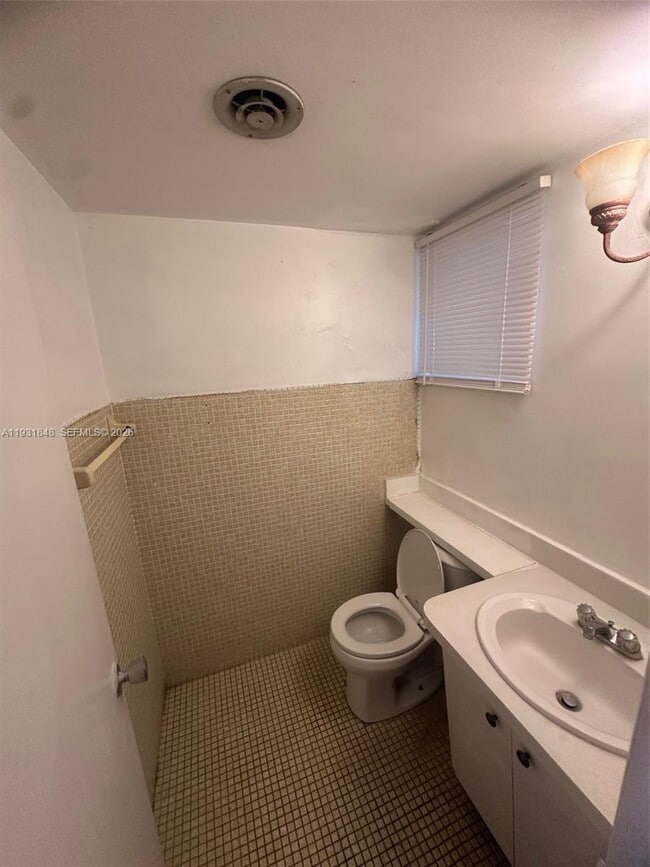 Photo - 1530 NE 191st St Unit 205