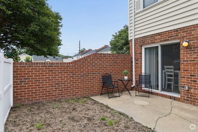 3BR, 1.5BA - 1,100SF - Patio