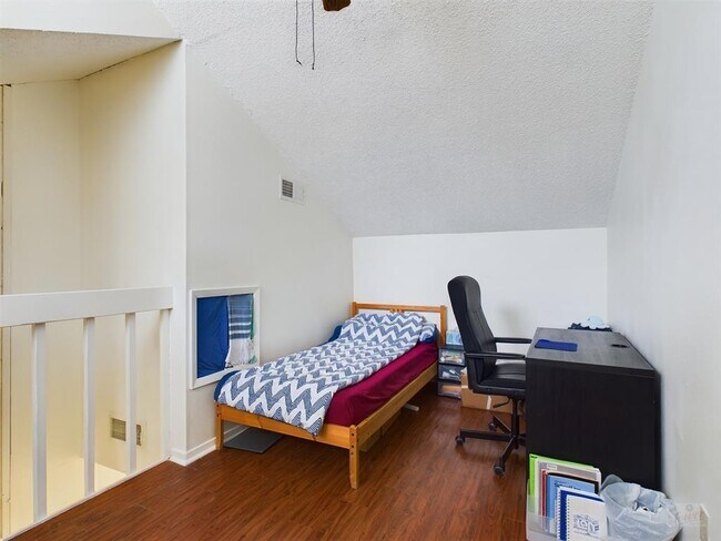 Photo - 908 Poplar St Unidad 201