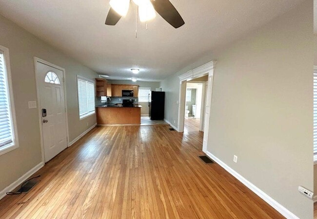 Photo - 2772 Joyce Ave
