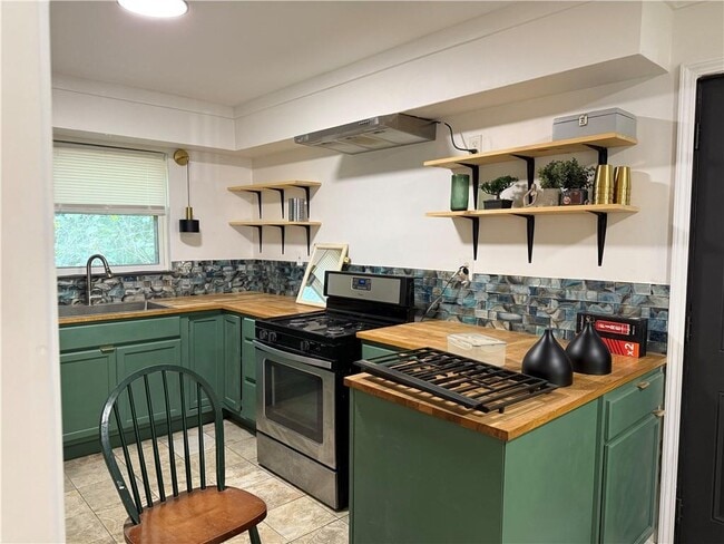 Building Photo - 2352 Englewood Dr