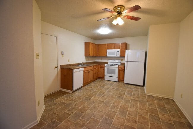 Photo - 3 Bedroom House with Garage in Greenfield