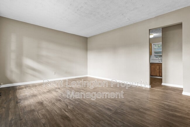 Photo - 2461 Mirahill Dr