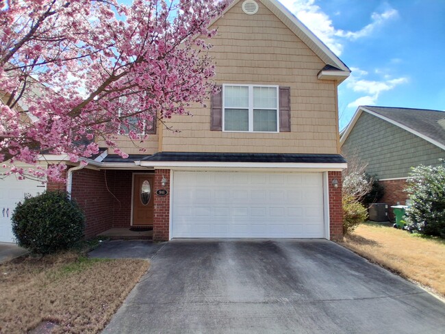 Photo - 946 Bryan Cir Townhome