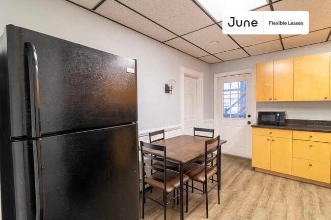 Building Photo - 6 7th St Rental