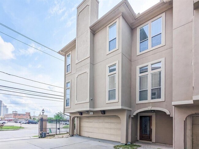 Building Photo - 1304 Dart St Unit F Rental