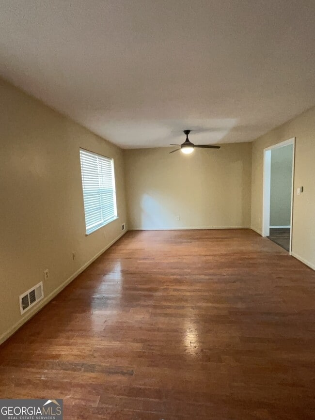 Photo - 5089 Victor Trail NW