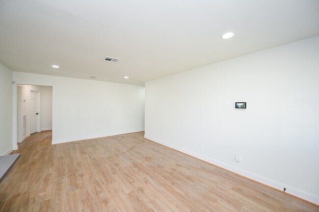Photo - 4710 Hershe St