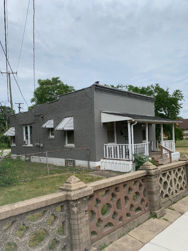 Photo - 223 E 15th St