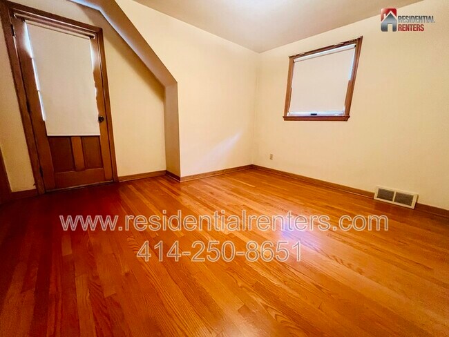 Photo - 4713 N 90th St