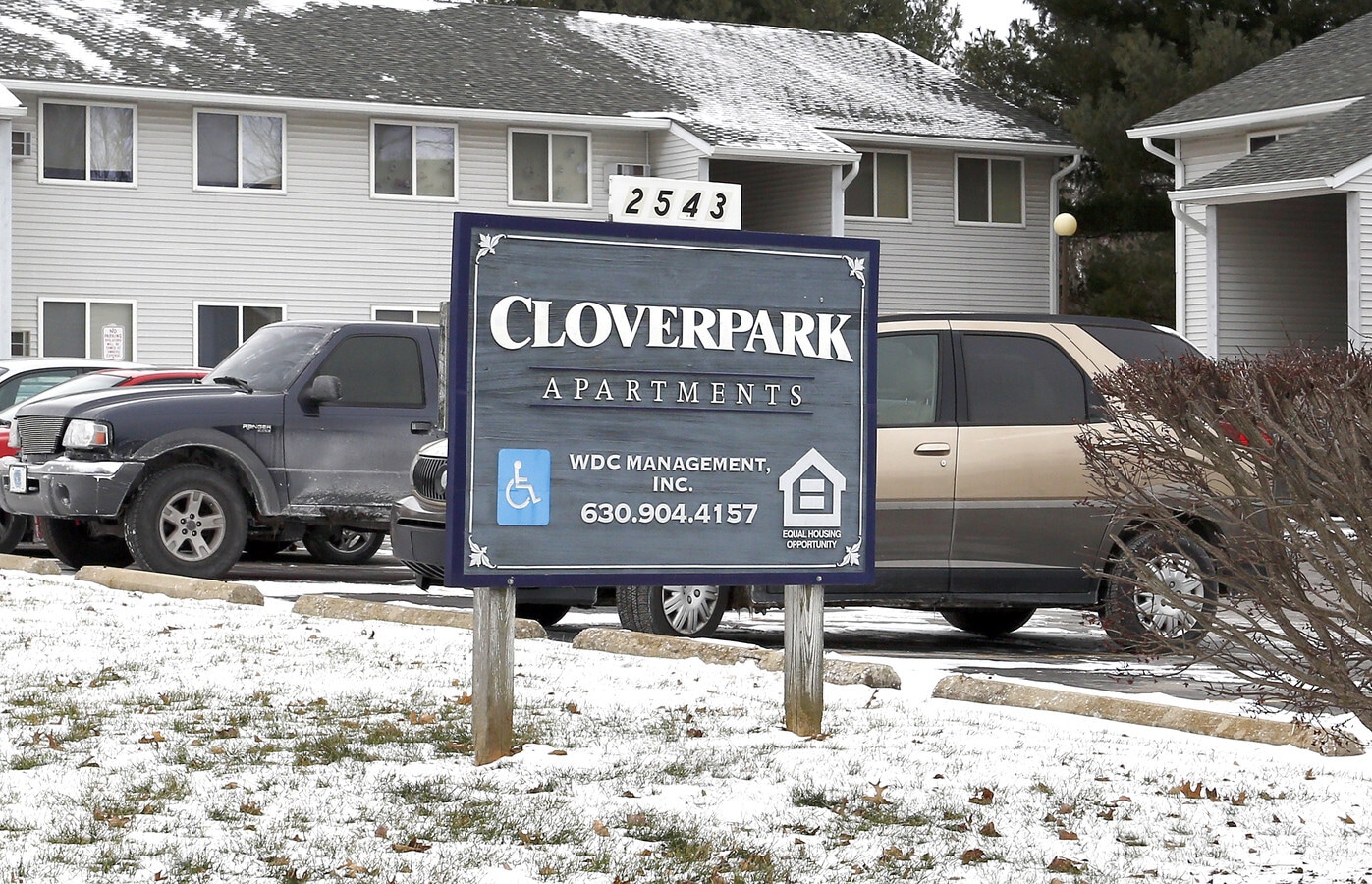 Clover Park Apartments - Clover Park Apartments