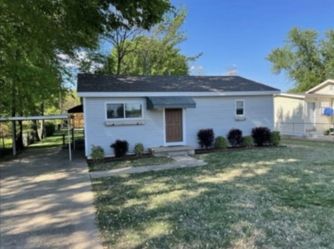 Photo - 213 E Wells Blvd House