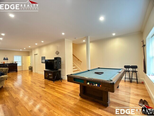 Building Photo - 5 Bothwell Rd Unit 1 Rental