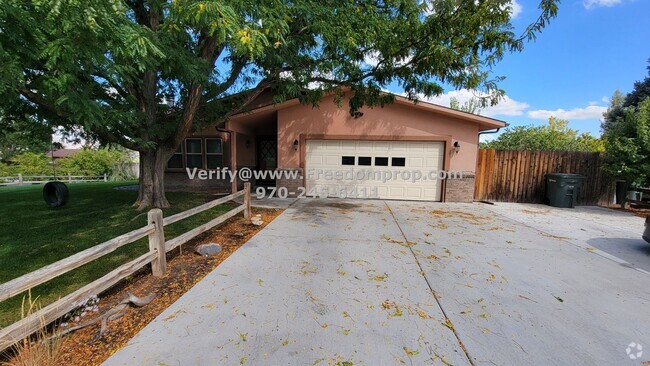 Building Photo - Update throughout beautiful Redlands 3 Bed... Rental