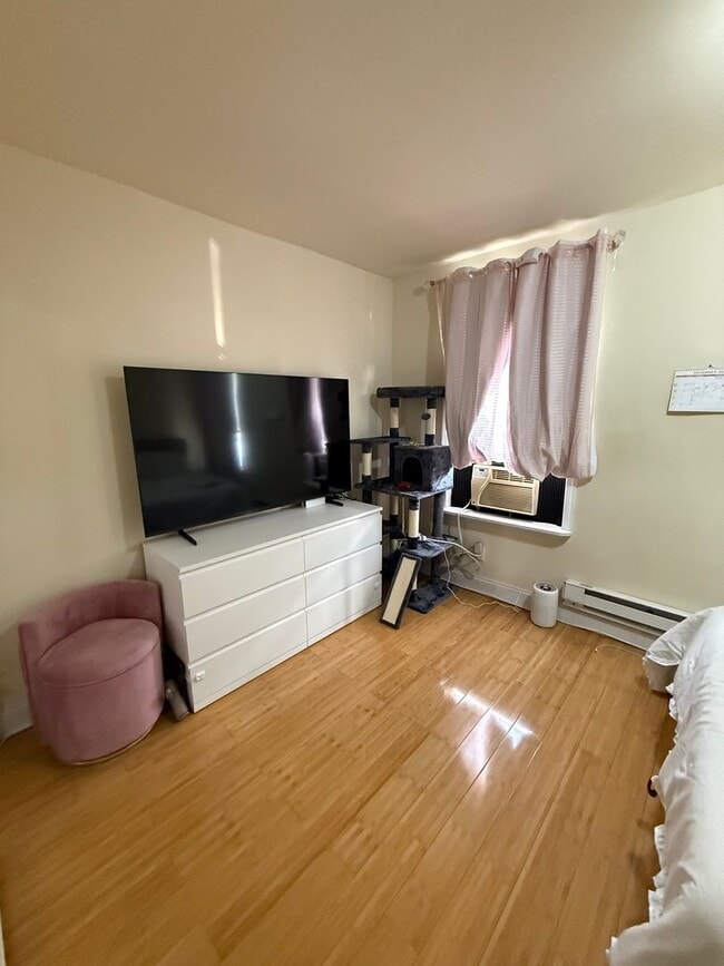 Photo - 1630 N Sydenham St Unidad 2