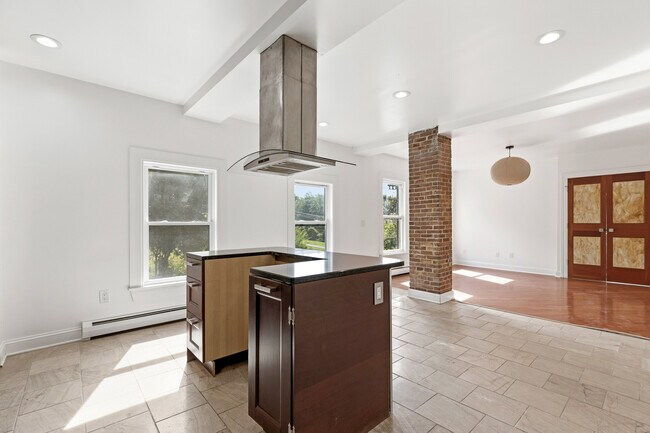 481 Danforth St Unit 2
