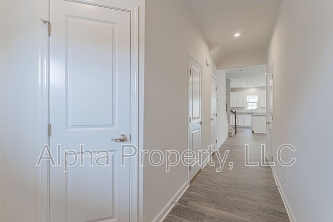 Photo - 520 Huntingdale Pl