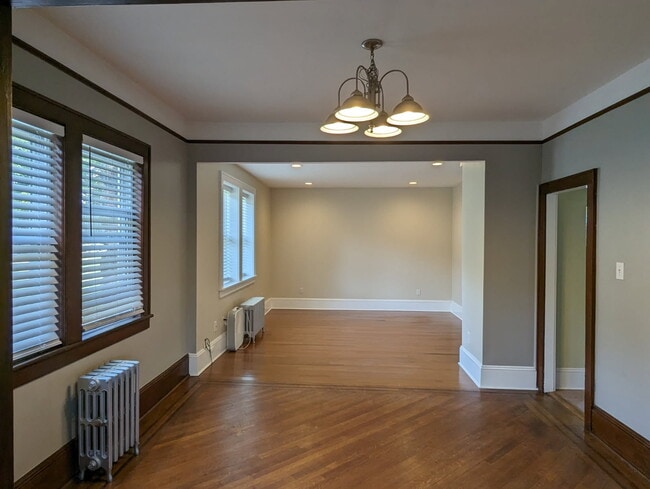 Building Photo - 925 Wootton St Rental