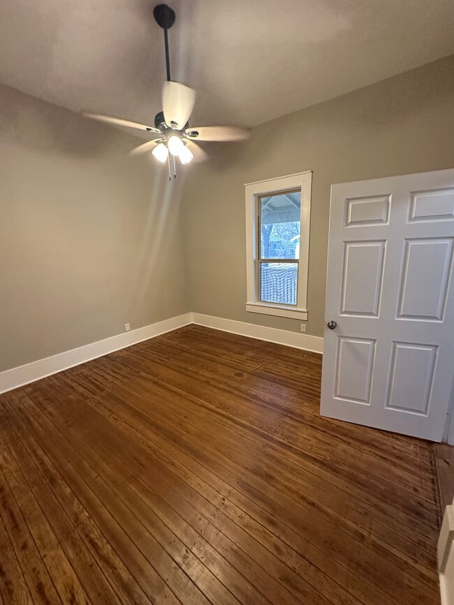 Photo - 202 Hunstock Ave