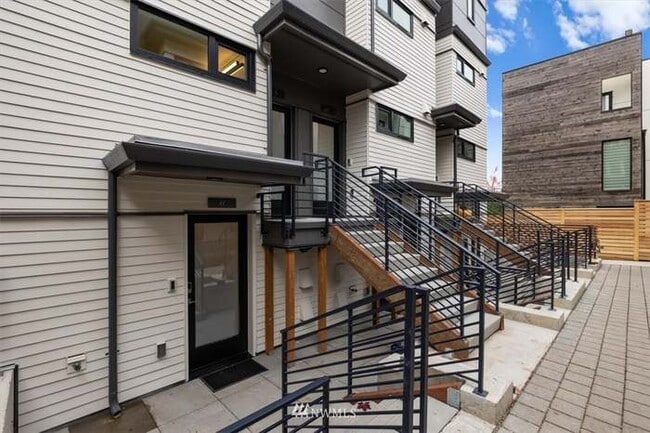 Building Photo - 2617 Franklin Ave E