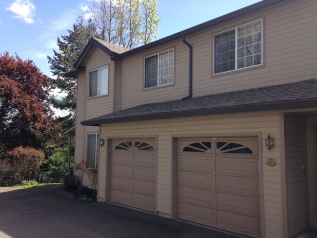 Building Photo - 1747 Siskiyou Blvd Unit 1