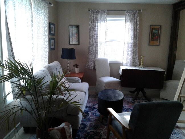 View from the kitchen - 2914 W Woodlawn Ave Unit 1/2