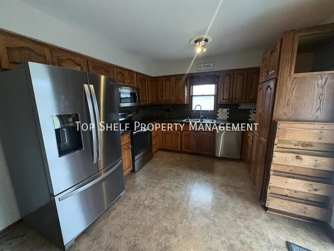 Photo - 747 High Rd