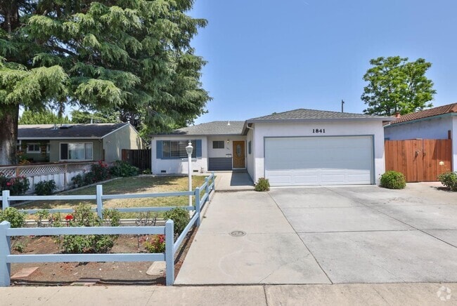 Building Photo - 1841 Briarwood Dr Rental