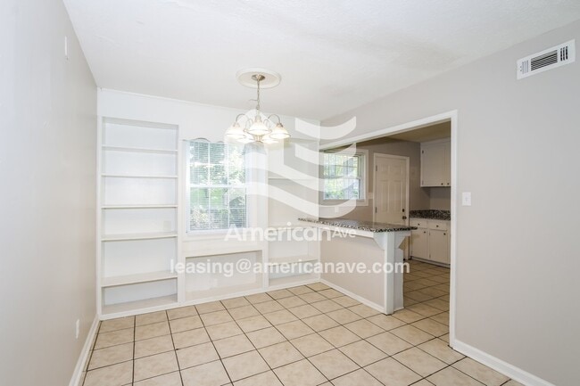 Photo - 731 Sommer St NE