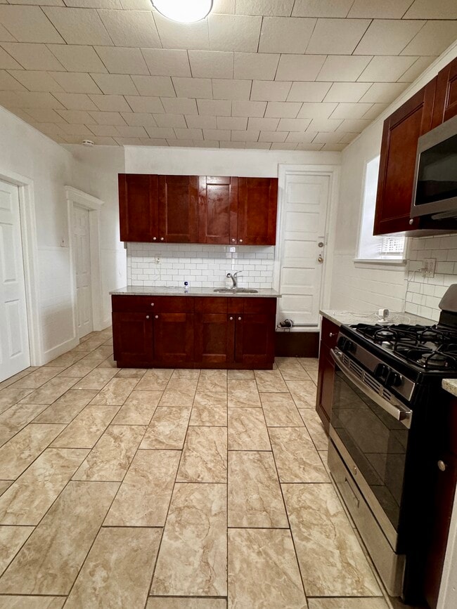 Photo - 181 Princeton Ave Unidad #3