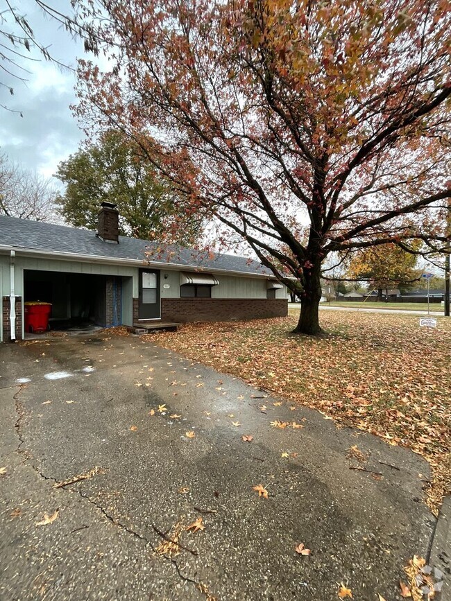 Building Photo - 905-907 N Rouse Duplex Unit 907 N Rouse Rental