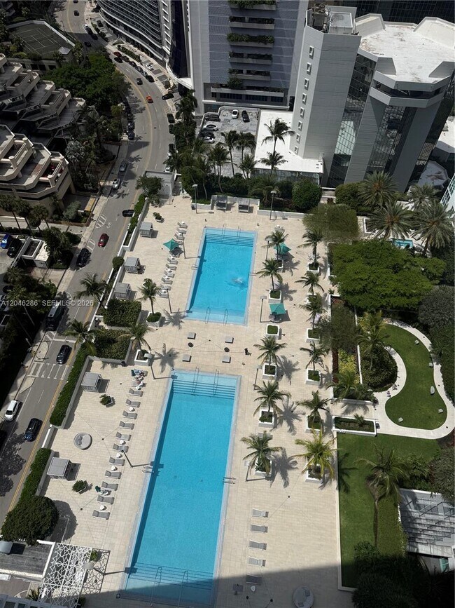 Photo - 950 Brickell Bay Dr