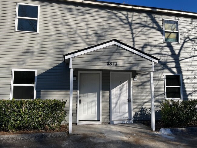 Building Photo - 3873 Fairmont Ave Unit A