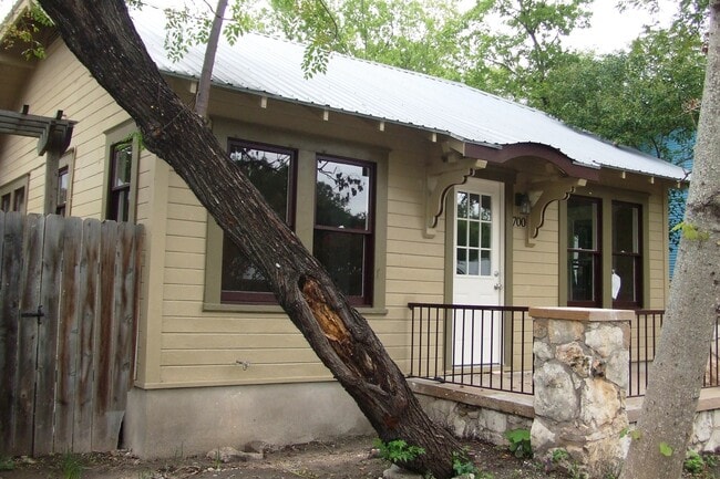 Building Photo - 700 E 45th St Unit 700