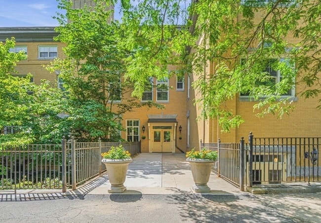 Photo - 145 Glenwood St Unidad 304