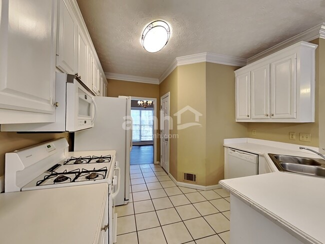 Photo - 2620 Loch Way