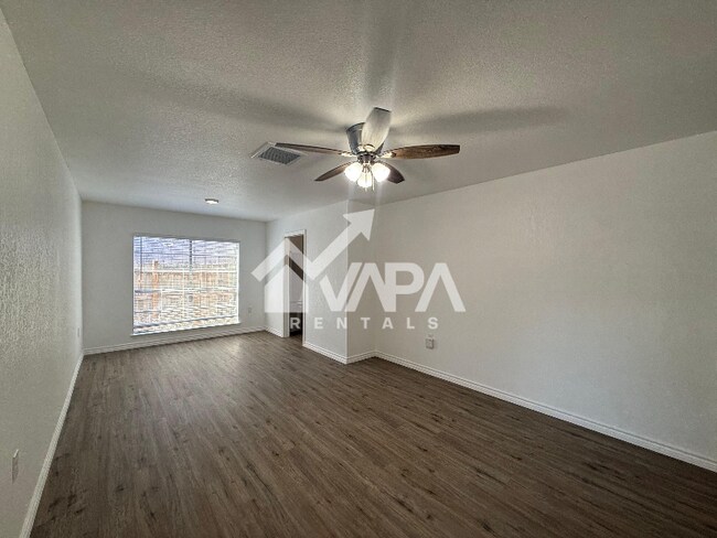 Photo - 5911 Autumn Lake