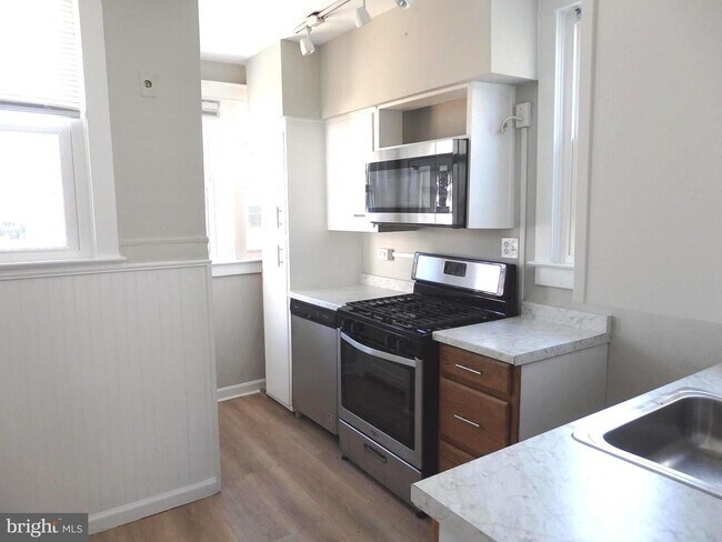 Photo - 129 S Eagle Rd