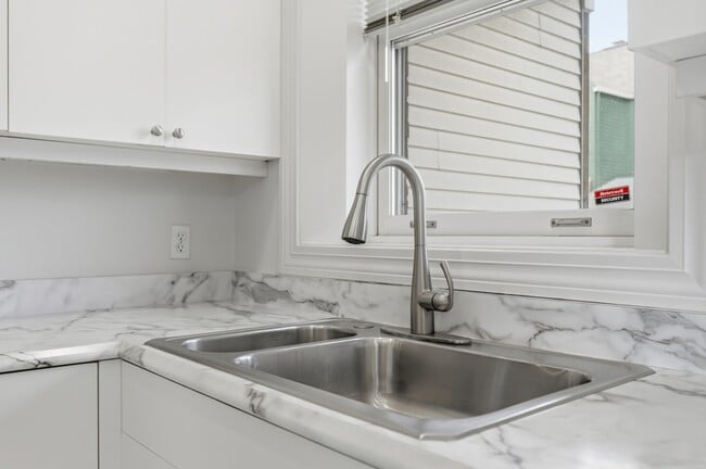 Franklin West Apartments, Leasing Office