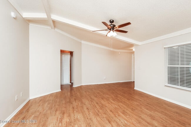 Photo - 1054 Fairplay Ave NW